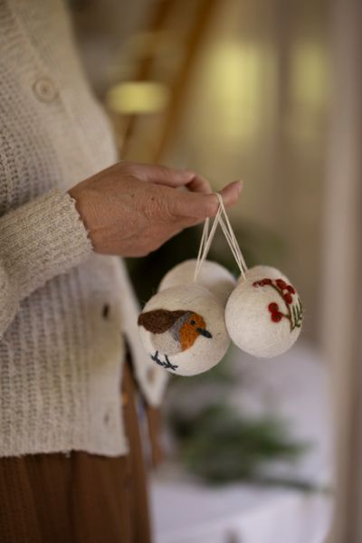 Kerstbal met roodborstje, vilt, Ø7 cm