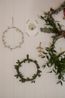Kerstkrans met witte besjes, vilt, Ø24