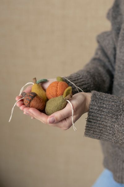 Anhänger Birne, Filz, grün