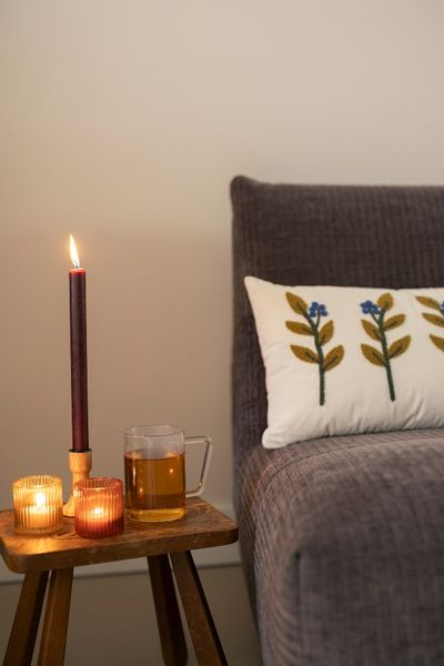 Coussin en velours, coton bio, brindilles, blanc cassé, 30 x 50 cm Coussin en velours, coton bio, brindilles, blanc cassé, 30 x 50 cm