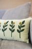 Coussin en velours, coton bio, brindilles, vert, 30 x 50 cm Coussin en velours, coton bio, brindilles, vert, 30 x 50 cm