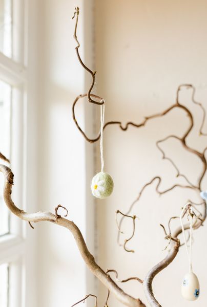 Paashanger, vilt, eitjes met geborduurde bloem, set van 4