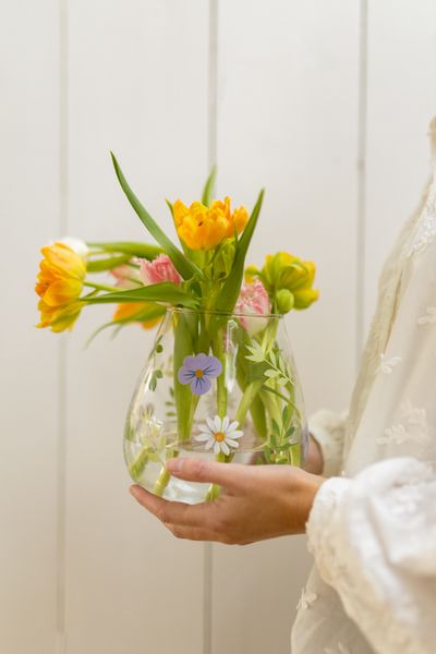 Große Vase, Glas, mit Blumen handbemalt, Ø19 x 16 cm