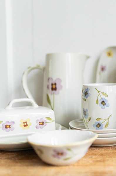 Butter dish, stoneware, violets, 18.5 x 13.5 cm