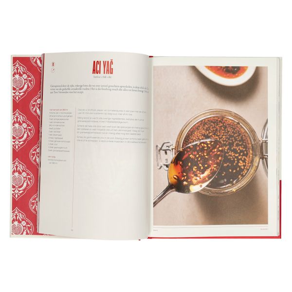 Turkish express, Hale Amus