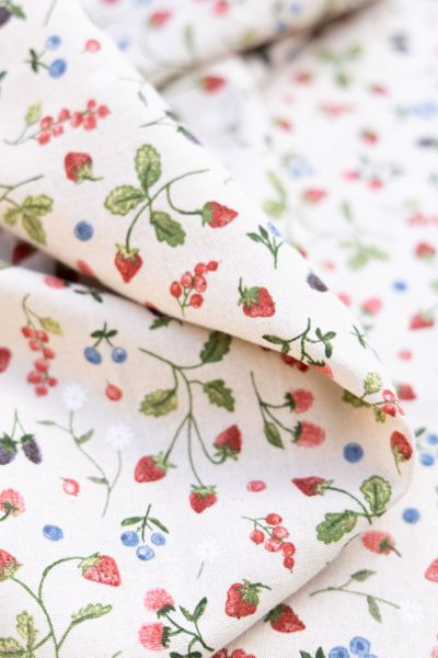 Nappe , coton bio GOTS, fruits rouges, 145 x 250 cm