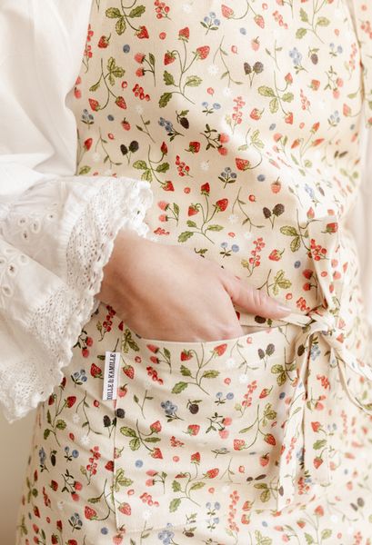 Apron, GOTS organic cotton, red fruit, 85 x 90 cm