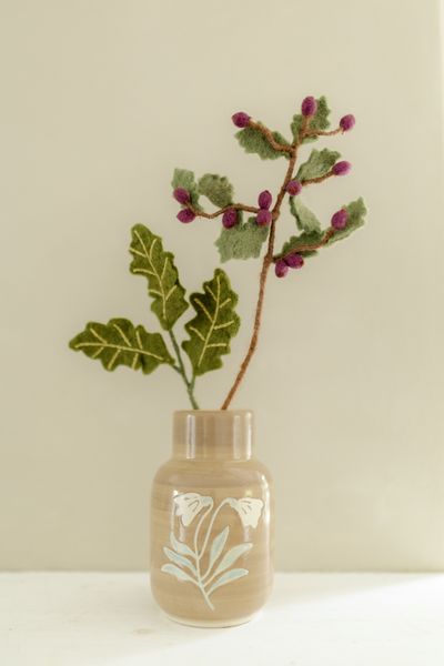 Zweig lila Beeren, Filz, 37 cm