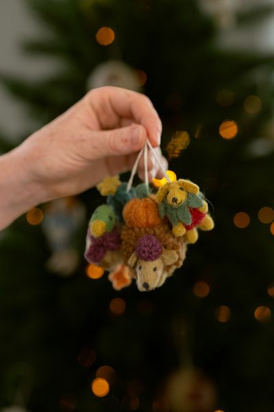 Kersthanger, vilt, teckel met kerstkrans
