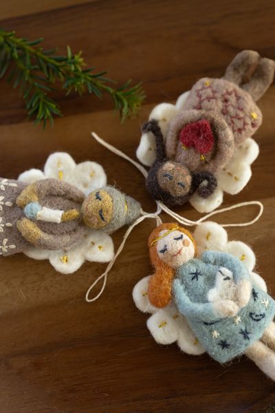 Hanger, vilt, engel met lila jurk en kaars