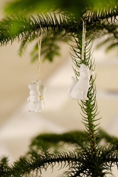 Hanger, porselein, hond, wit en goud
