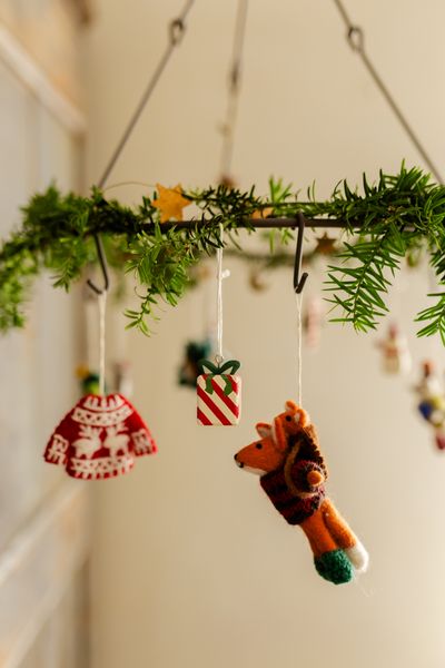 Hangers, hout, set van 4 (duif,muis,cadeau en sneeuwpop)