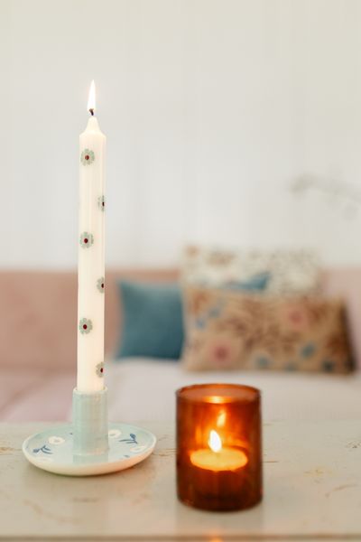 Dinerkaarsen, blauwe bloemen, 25 cm, set van 2