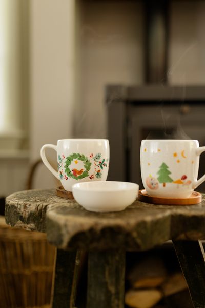 Mok, steengoed, dieren in een kerstbos, Ø8.5 cm