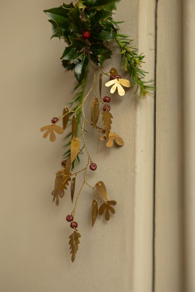 Hanger met kraaltjes en blaadjes, brass, 25 cm