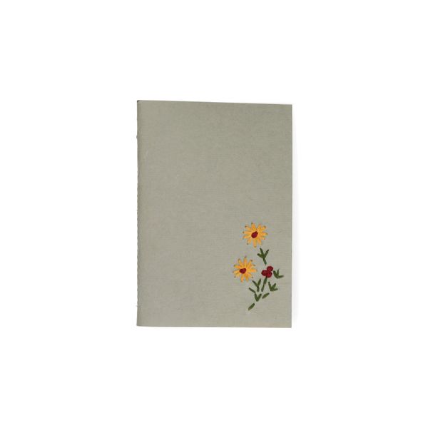 Heft, farbiges Kraftpapier, gestickte Blume, A6