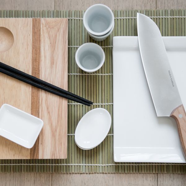 Planche à sushis avec baguettes,bois de caoutchouc, 25 x 15,5 cm