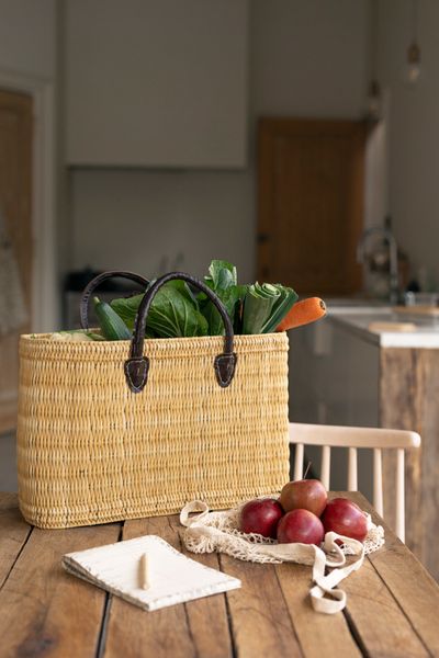 Tas, pitrusgras, bruin lederen hengsel, groot  Tas, pitrusgras, bruin lederen hengsel, groot