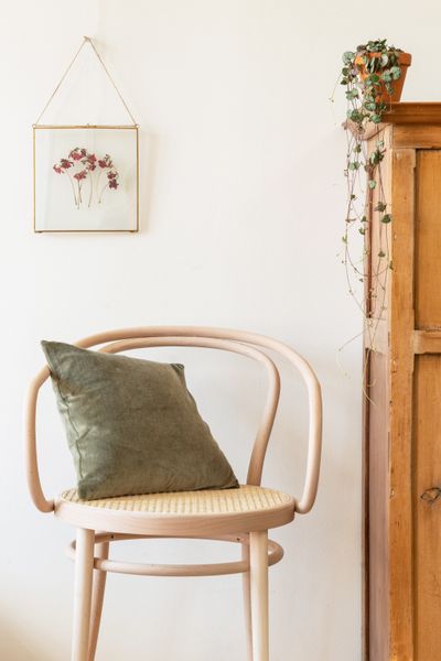 Chaise n° 30, hêtre, non traité, assise cannée