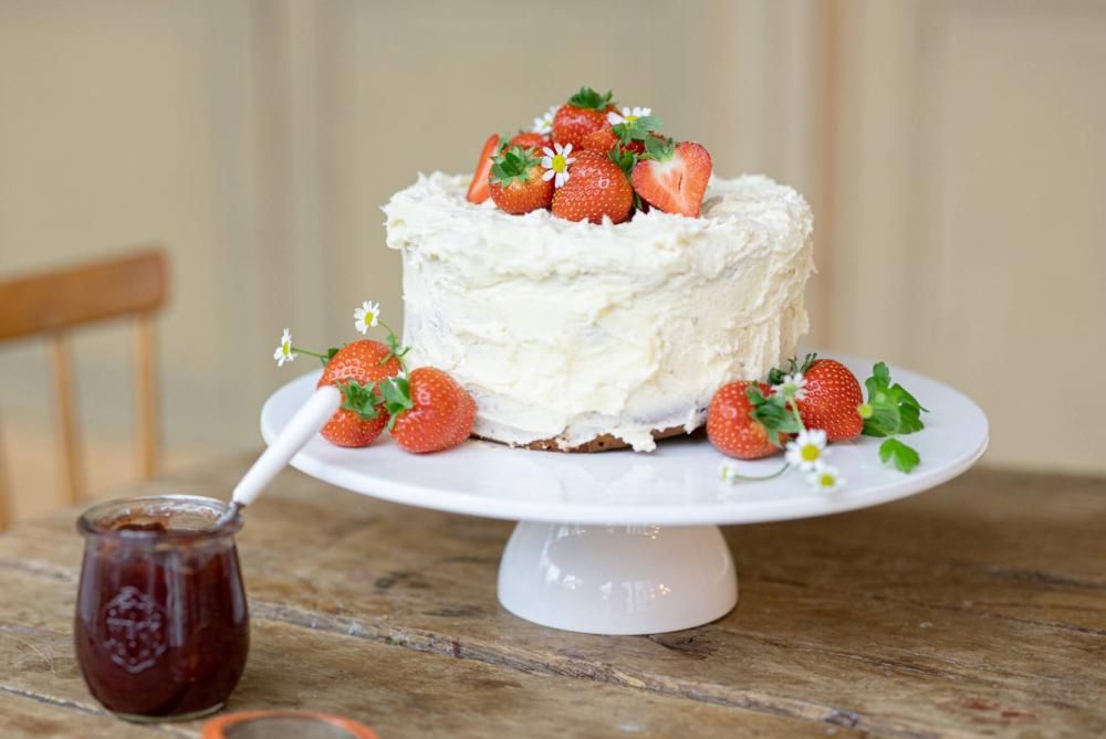 Gâteau festif au champagne et aux fraises