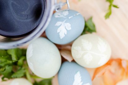 Colorer des œufs de Pâques avec des légumes