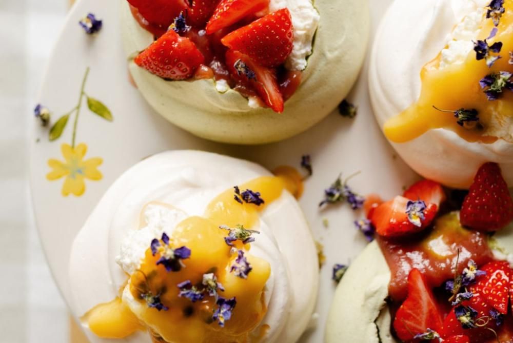 Mini pavlovas fruités