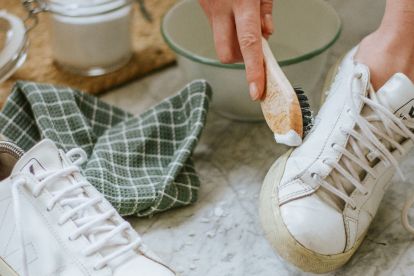 DIY: Maak je witte sneakers schoon en fris 