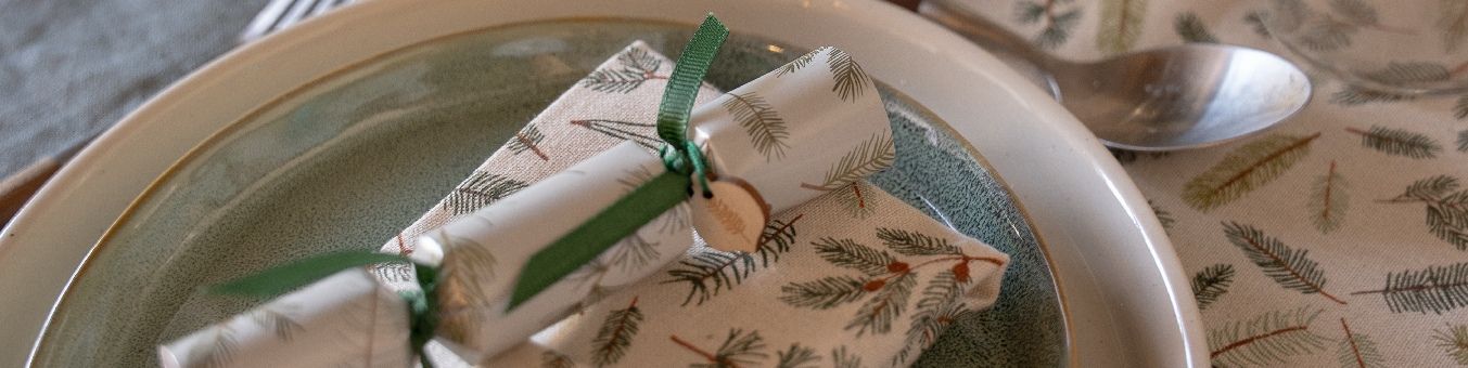 Weihnachtstischdecken und Servietten