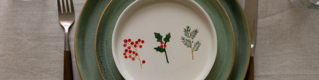 Tableware 'Pine twigs', stoneware Tableware 'Pine twigs', stoneware | Dille & Kamille