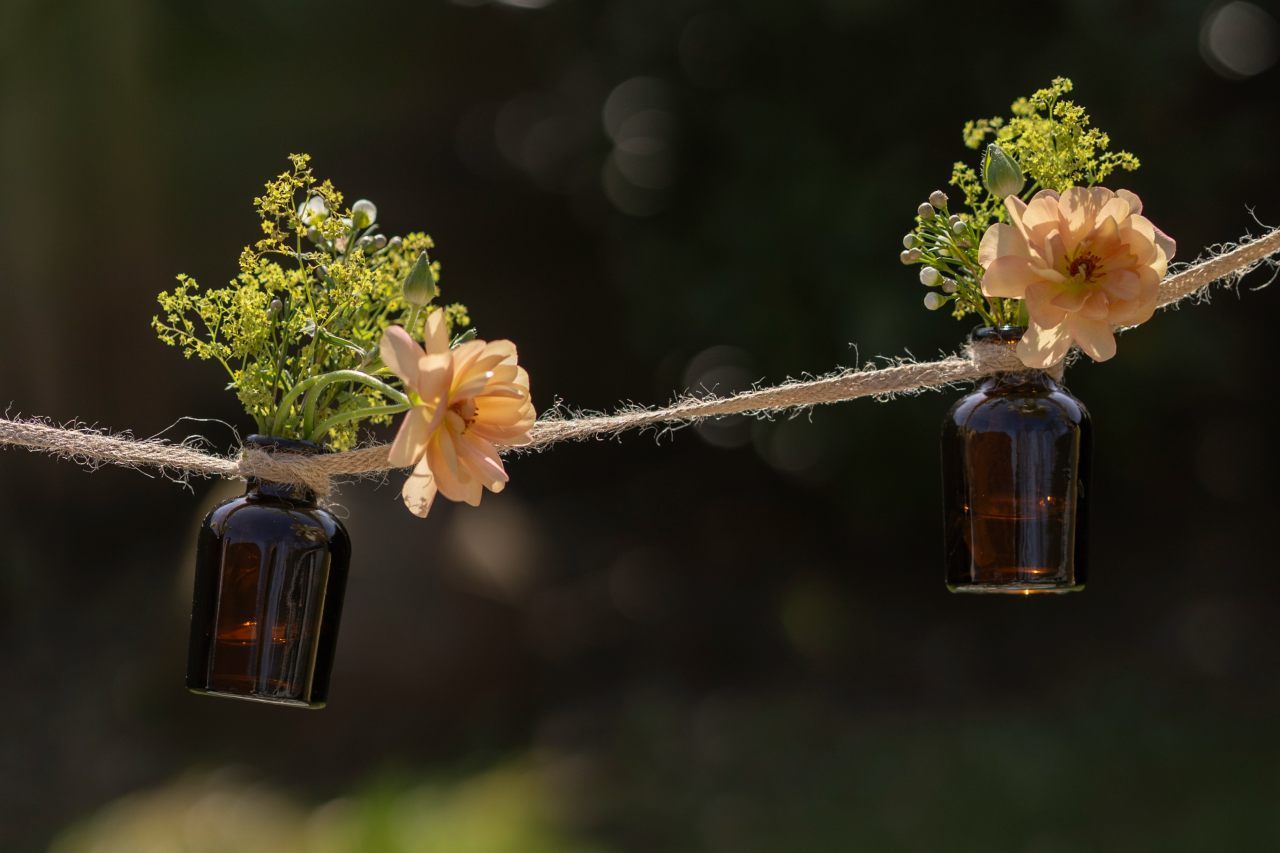 DIY: Bloemenslinger met mini vaasjes 