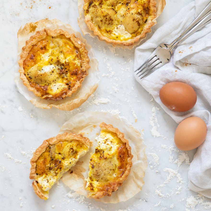 Hartige taartjes met bloemkool, curry en ricotta Hartige taartjes met bloemkool, curry en ricotta