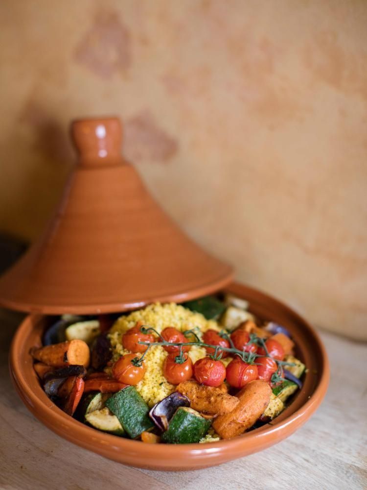 Tajine mit Couscous, Gemüse und Ras el Hanout