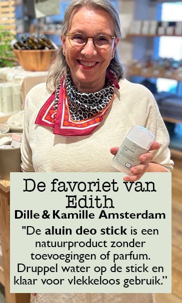 Winkelmedewerker Edith uit Amsterdam Nieuwendijk met haar favoriet: de Deo stick aluin. Winkelmedewerker Edith uit Amsterdam Nieuwendijk met haar favoriet: de Deo stick aluin.