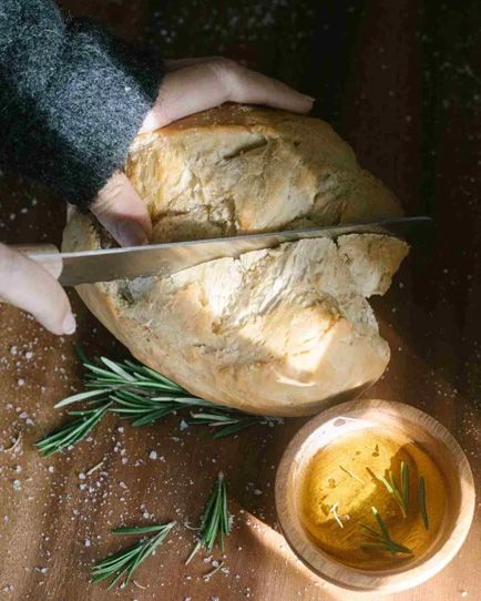Rozemarijnbrood met knoflookolie