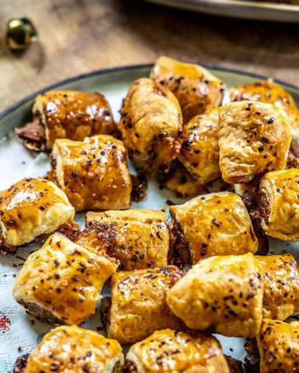 Spicy worstenbroodjes met cheddar
