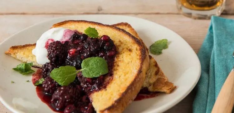 Wentelteefjes met bosvruchten